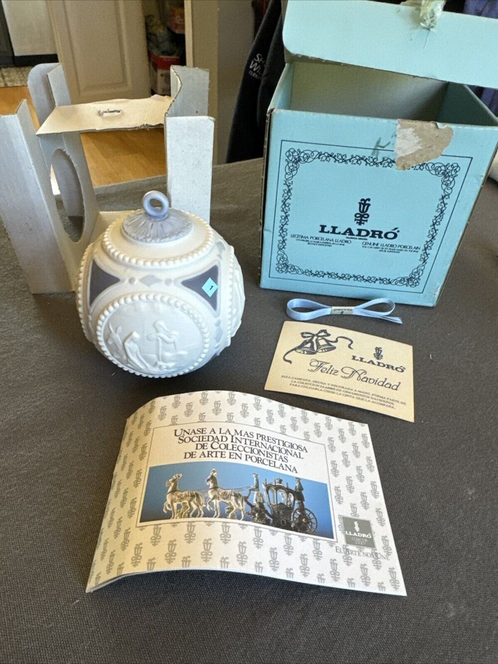 NOS 1988 Lladro Bola Navidad Porcelain Christmas Ornament Blue White 1603 w/box